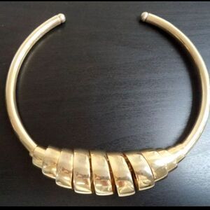 Elegant Gold-Tone Choker Necklace
